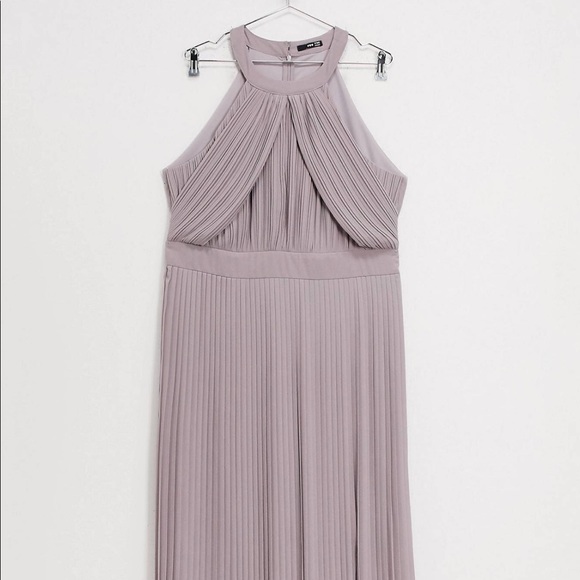 ASOS TFNC PLUS Bridesmaid dress pleated maxidress. - Picture 3 of 4